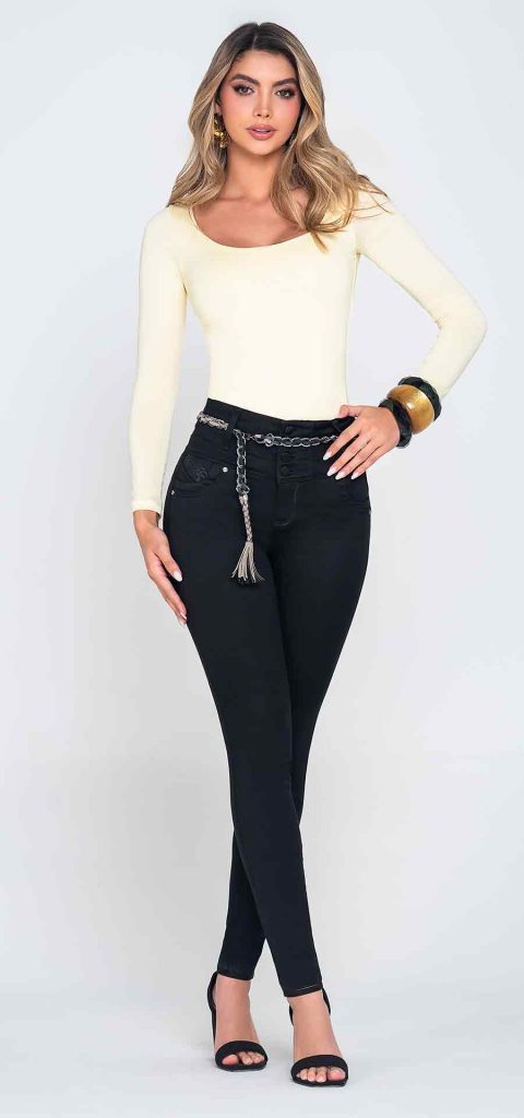 Jean Skinny Bota Tubo Push Up Seven 7 Tono Negro con Diseño y Cinturón, vista frontal